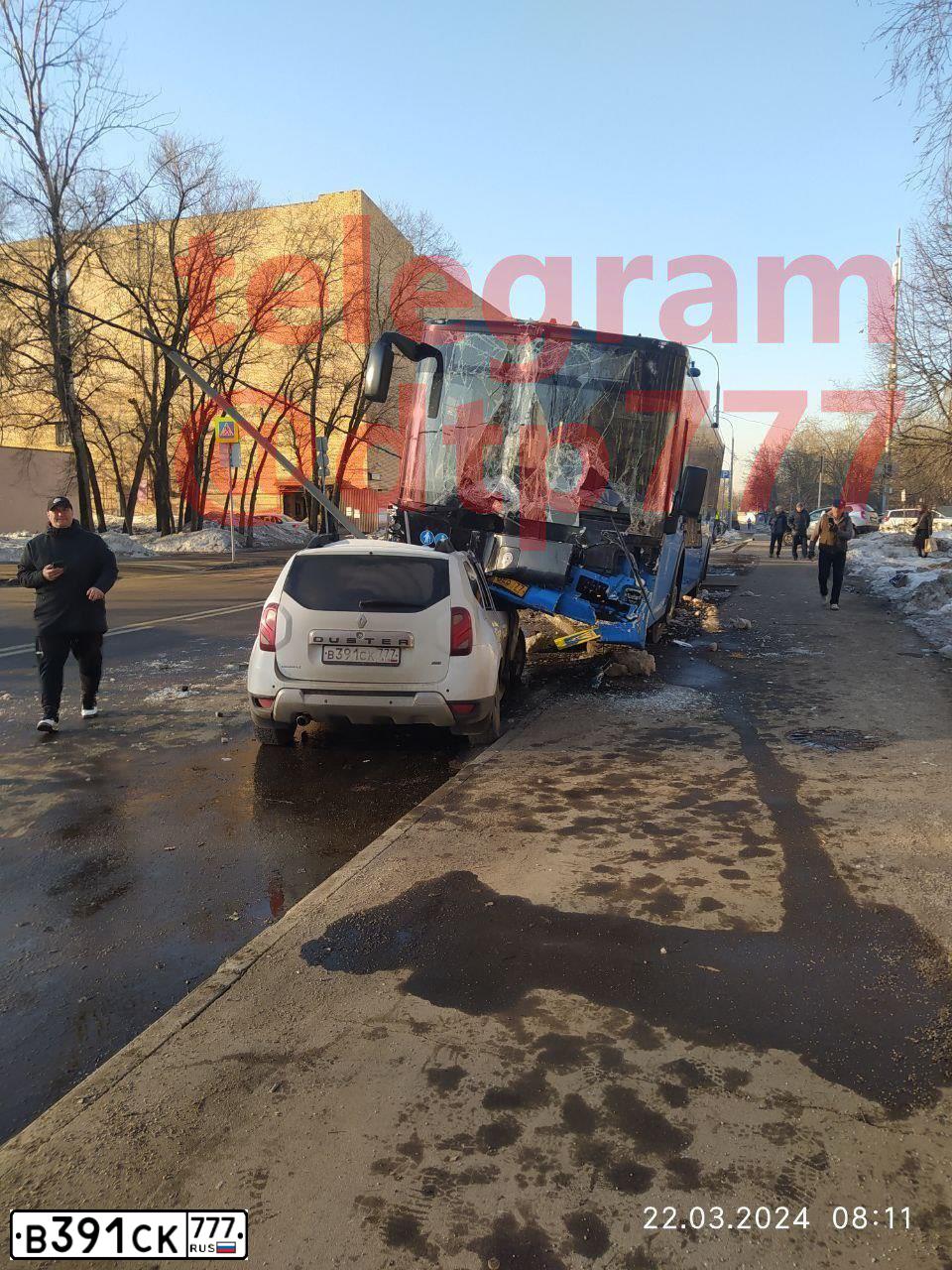 Фото автомобиля RENAULT DUSTER, 2016 — госномер В391СК777. Цвет: Белый