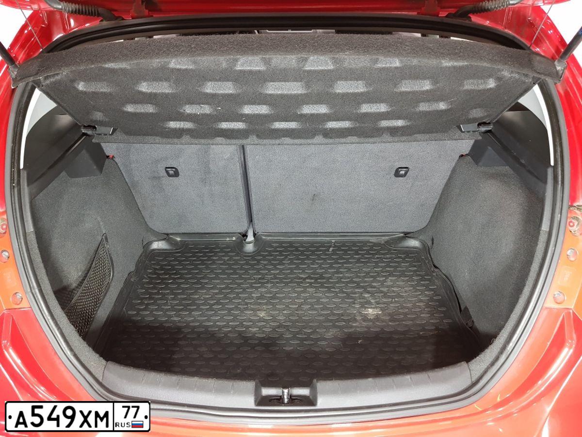 Фото автомобиля SEAT LEON, 2012 — госномер У160ТУ33. Цвет: КРАСНЫЙ