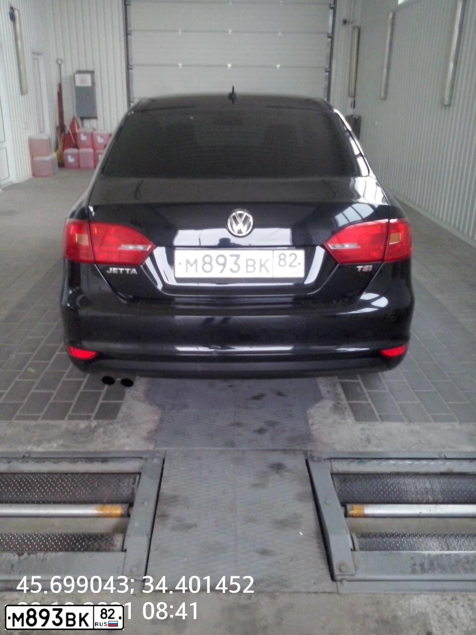 Фото автомобиля VOLKSWAGEN JETTA, 2012 — госномер Т963ОМ77. Цвет: ЧЕРНЫЙ