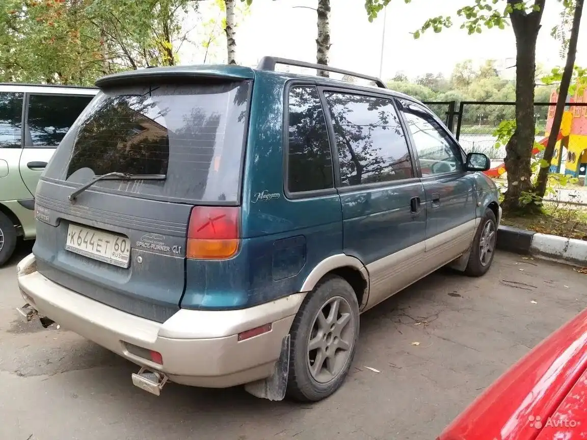 Фото автомобиля MITSUBISHI SPACE RUNNER, 1997 — госномер К644ЕТ60. Цвет: ЗЕЛЕНЫЙ