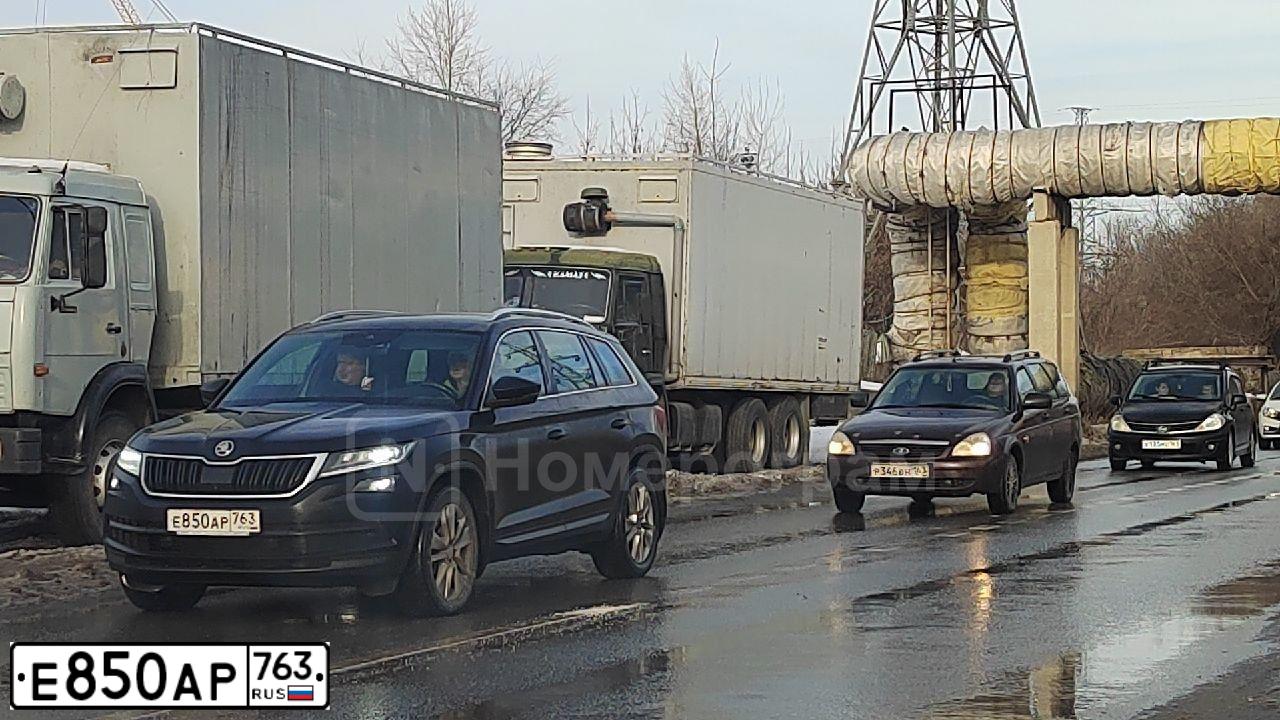 Фото автомобиля SKODA KODIAQ, 2021 — госномер Е850АР763. Цвет: ЧЕРНЫЙ