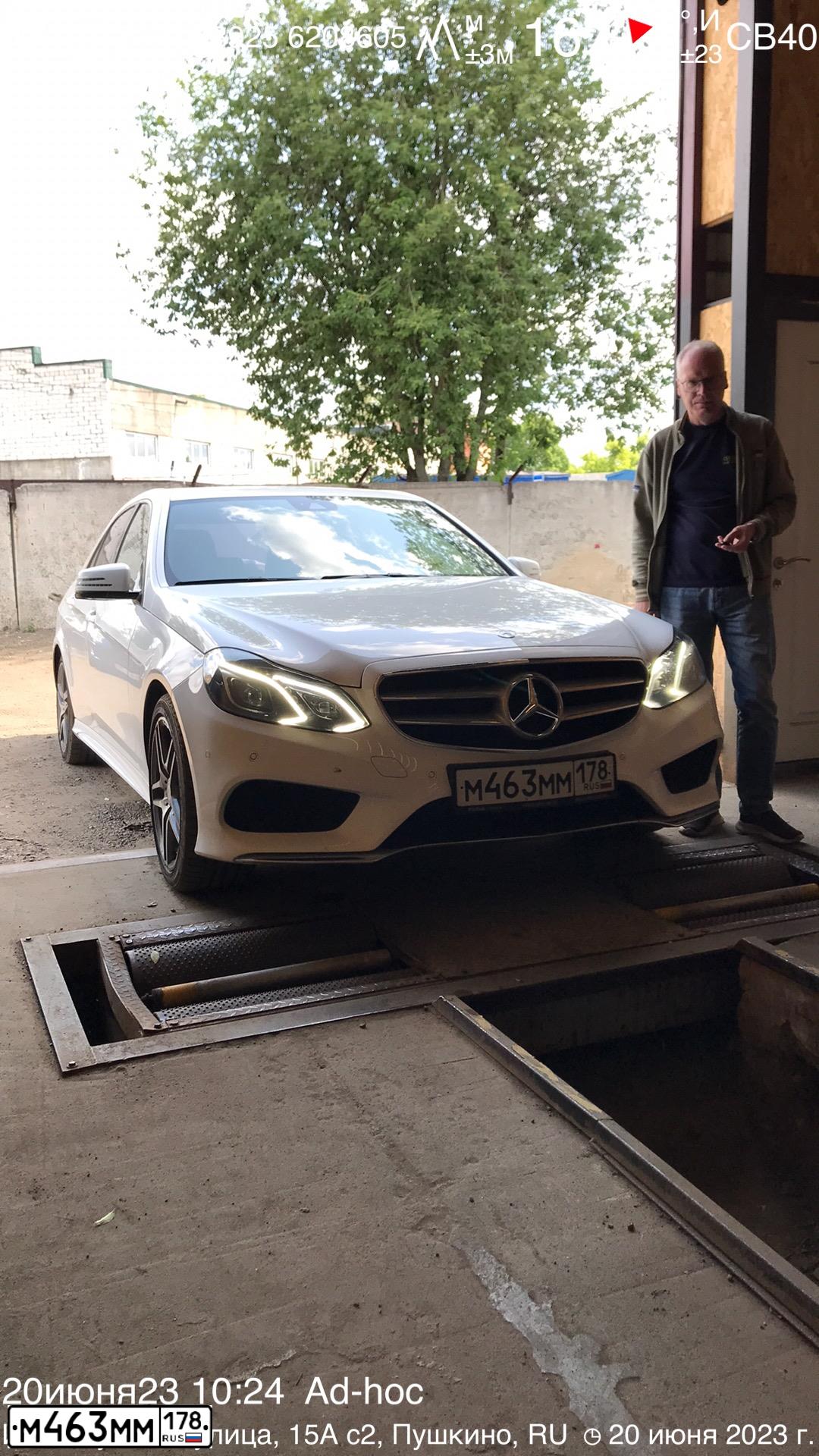 Фото автомобиля MERCEDES E-KLASSE, 2015 — госномер О040ХВ790. Цвет: БЕЛЫЙ