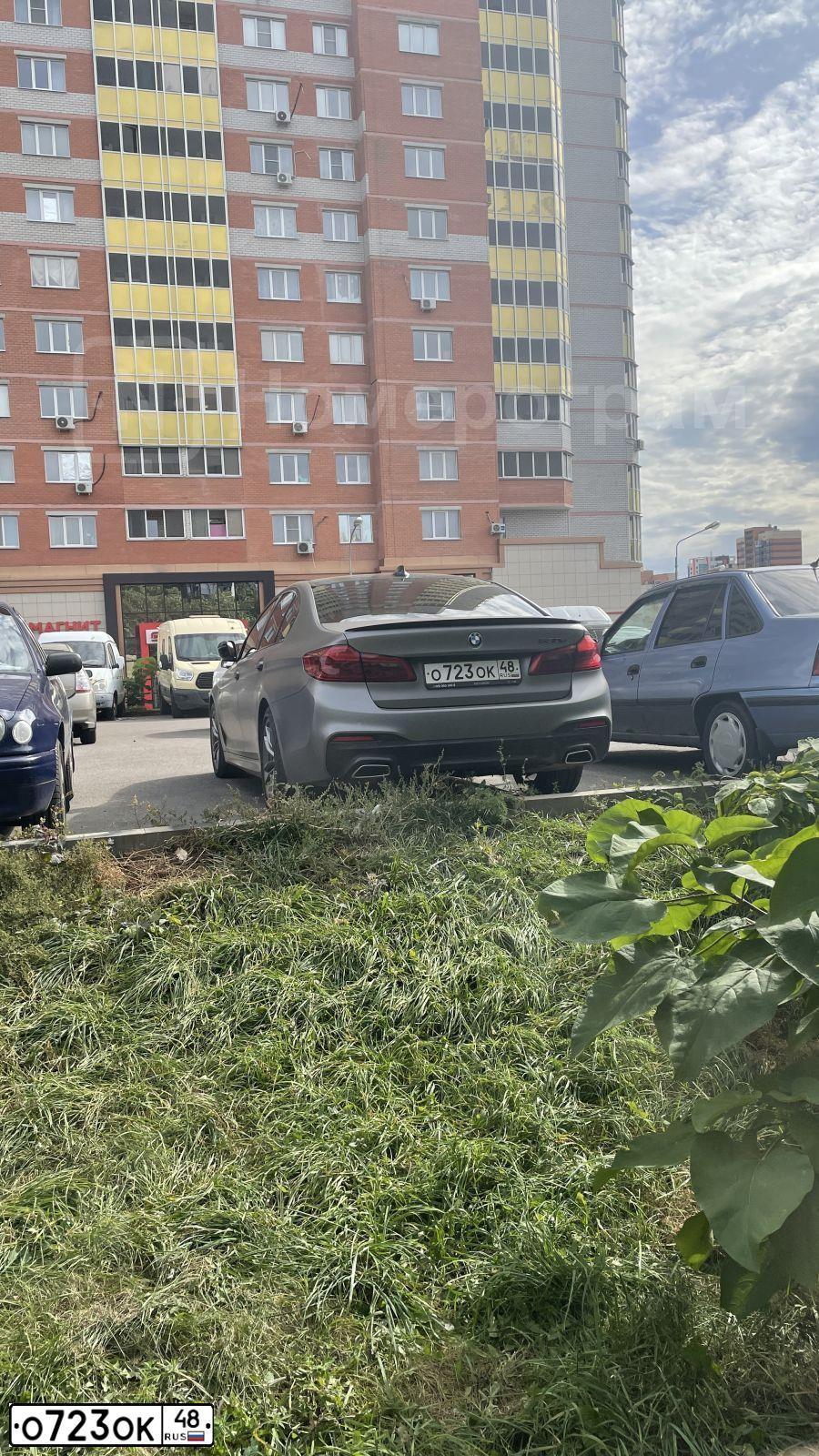 Фото автомобиля BMW SERIE 5, 2019 — госномер М803ММ48. Цвет: ЧЕРНЫЙ