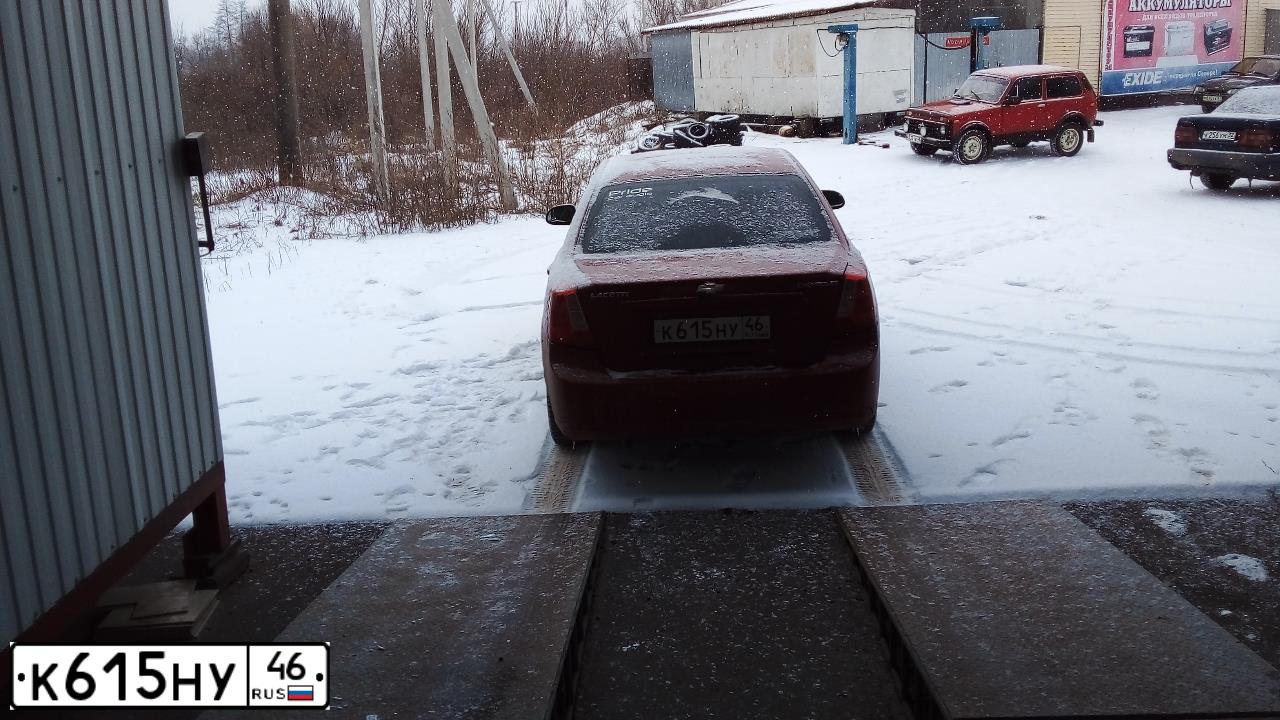 Фото автомобиля CHEVROLET LACETTI, 2008 — госномер К615НУ46. Цвет: Красный