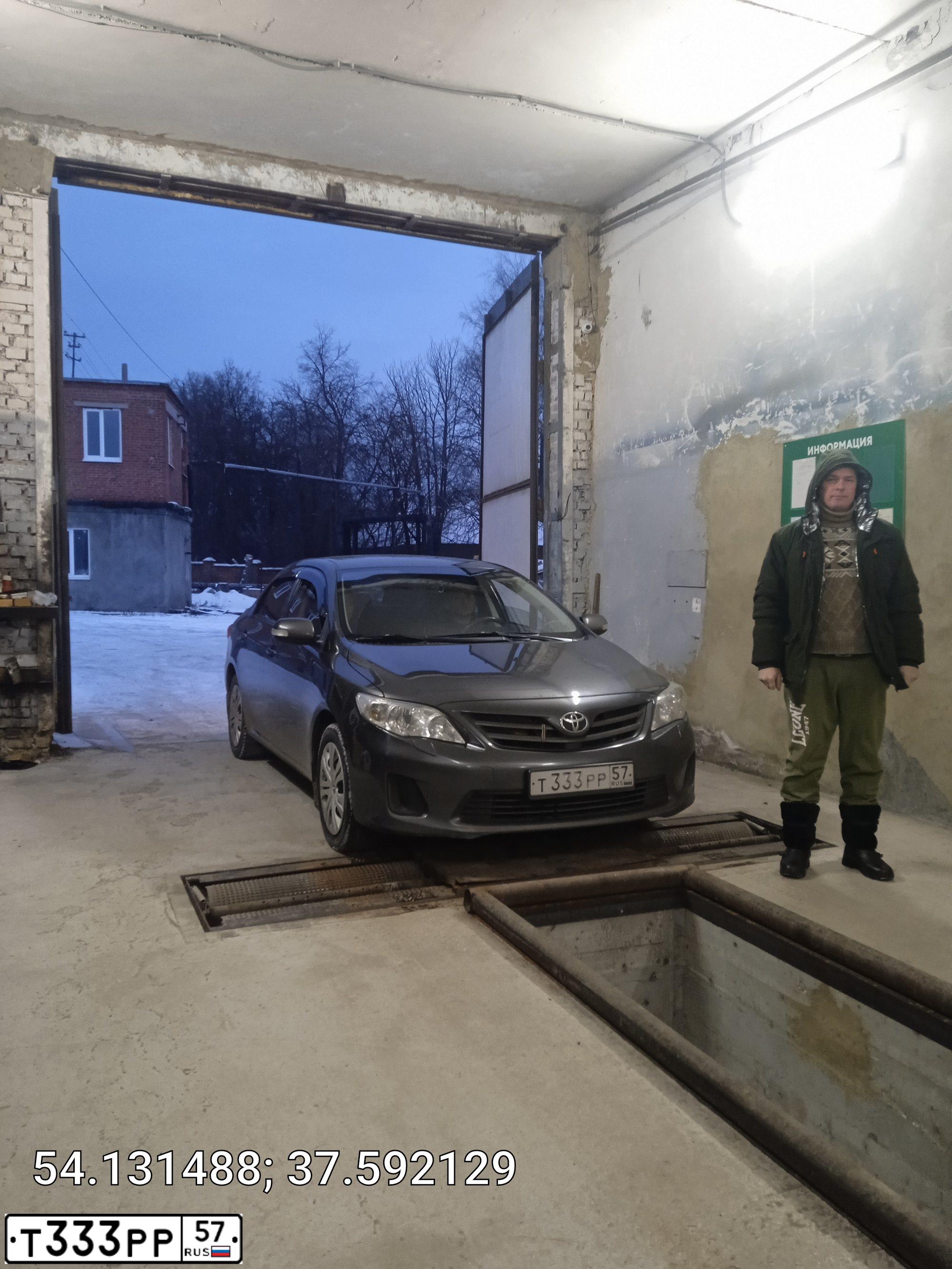 Фото автомобиля TOYOTA COROLLA, 2010 — госномер Т333РР57. Цвет: СЕРЫЙ