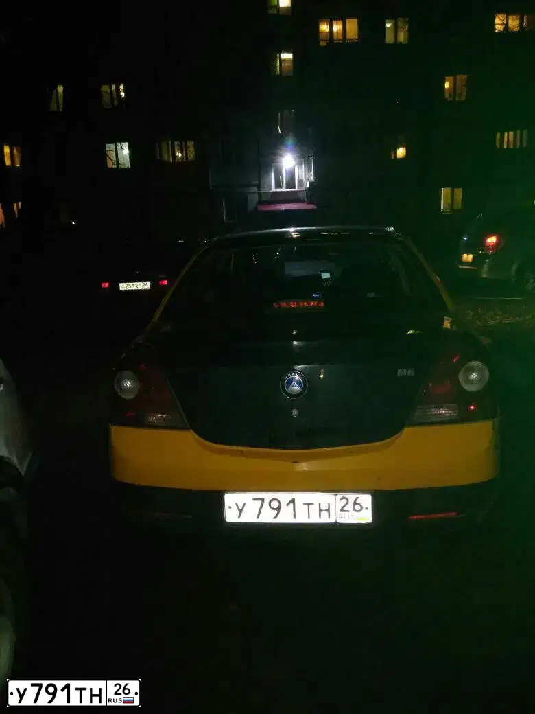 Фото автомобиля GEELY MK, 2012 — госномер У791ТН26. Цвет: ЖЕЛТЫЙ