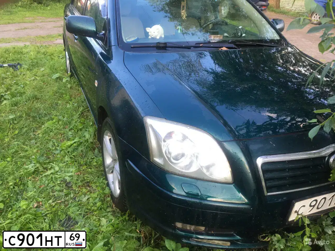 Фото автомобиля TOYOTA AVENSIS, 2003 — госномер Н097ТМ154. Цвет: ЗЕЛЕНЫЙ