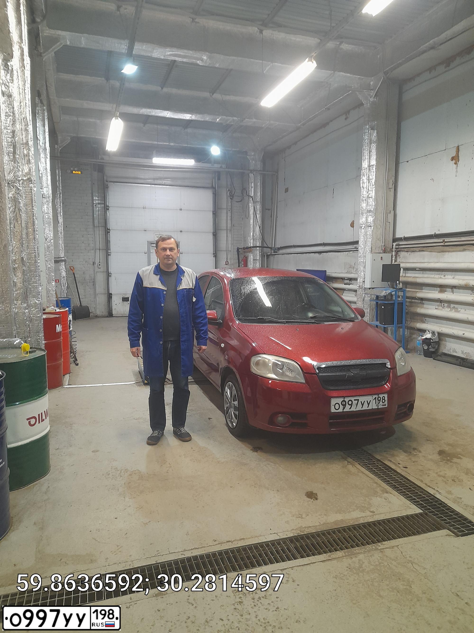 Фото автомобиля CHEVROLET AVEO, 2006 — госномер С525КВ198. Цвет: Красный