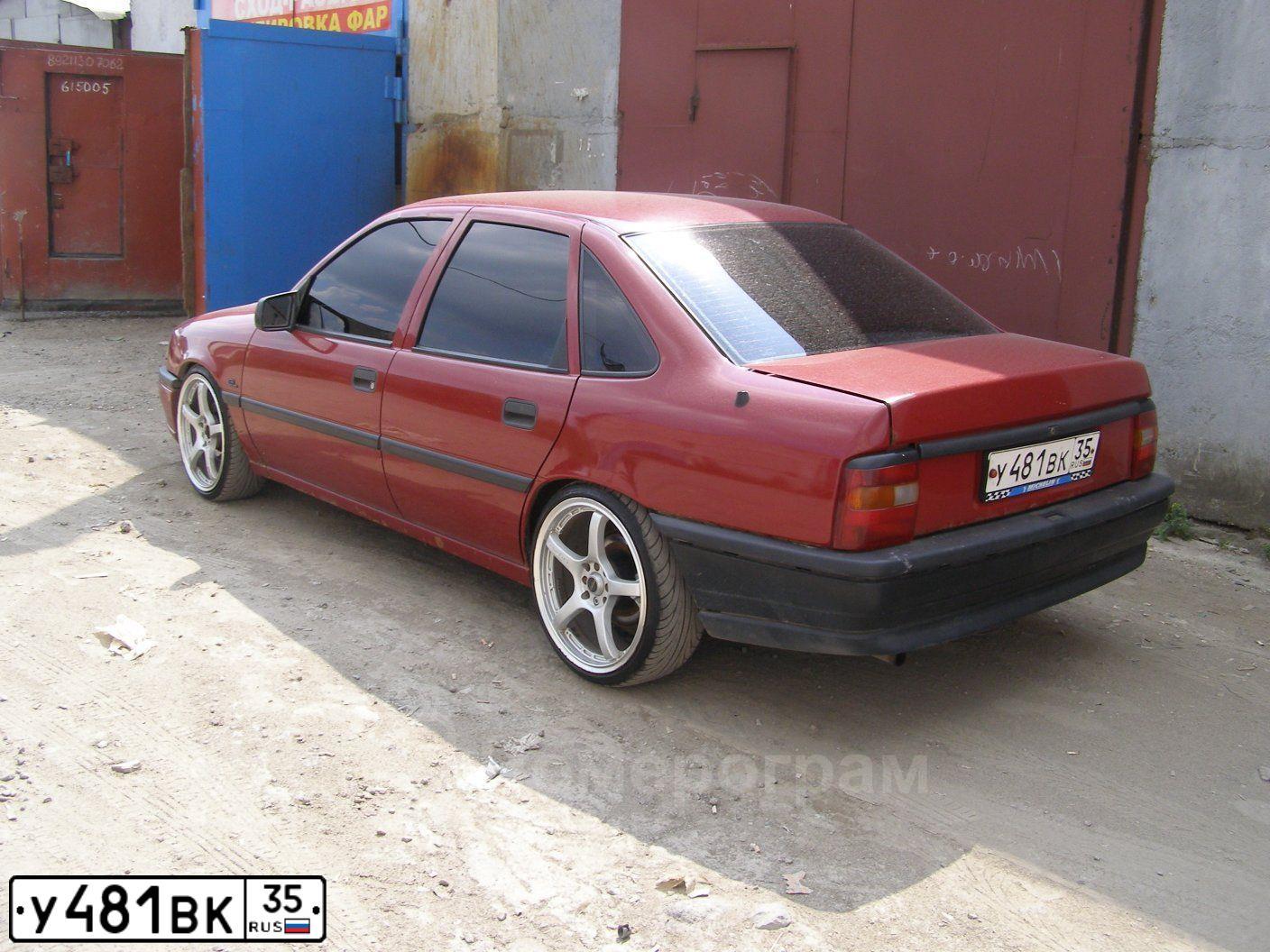 Фото автомобиля OPEL VECTRA, 1994 — госномер У481ВК35. Цвет: ВИШНЕВЫЙ