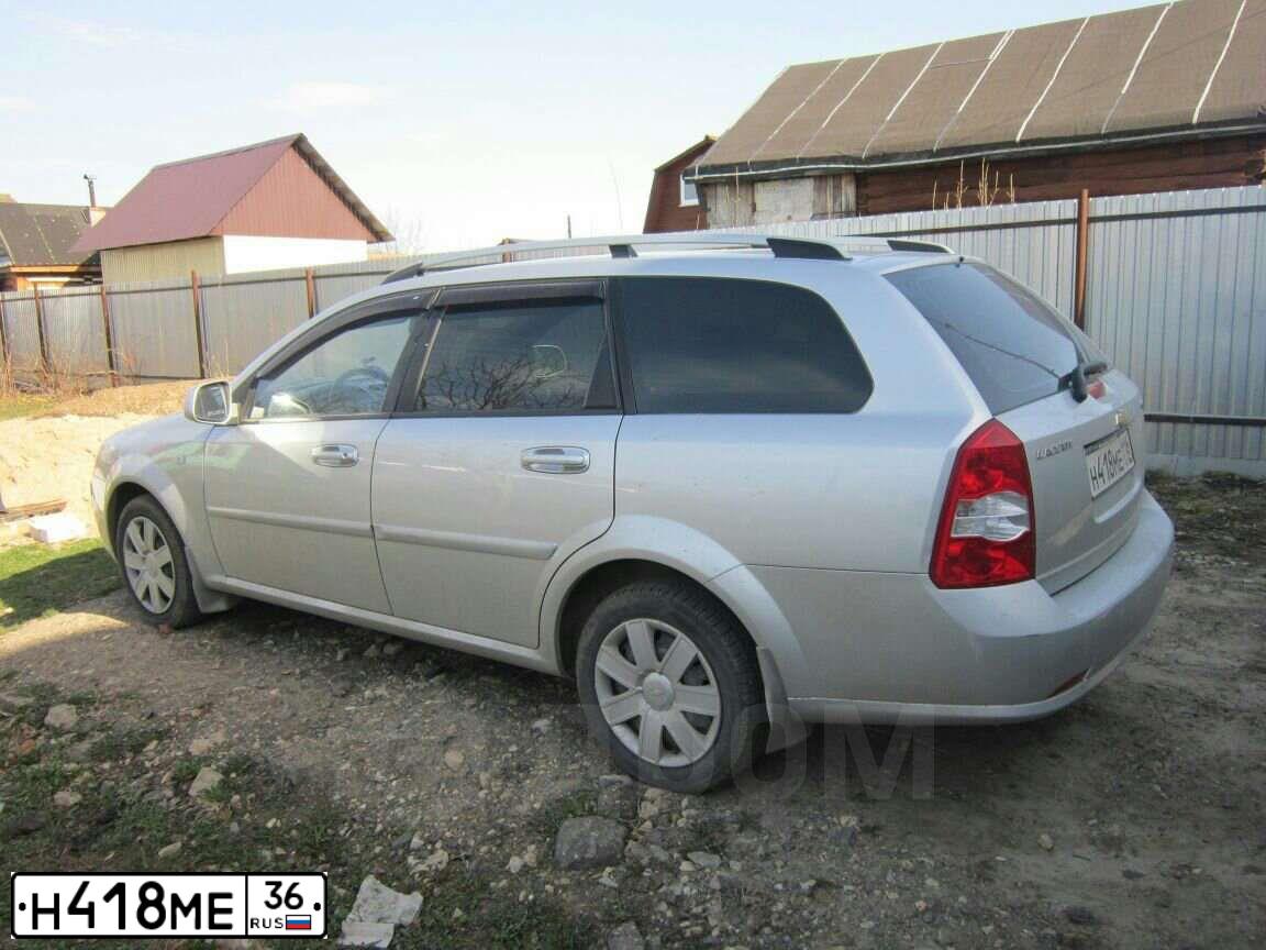 Фото автомобиля VOLKSWAGEN PASSAT, 1999 — госномер Н770ОМ48. Цвет: ЖЕЛТЫЙ (ЗОЛОТИСТЫЙ)