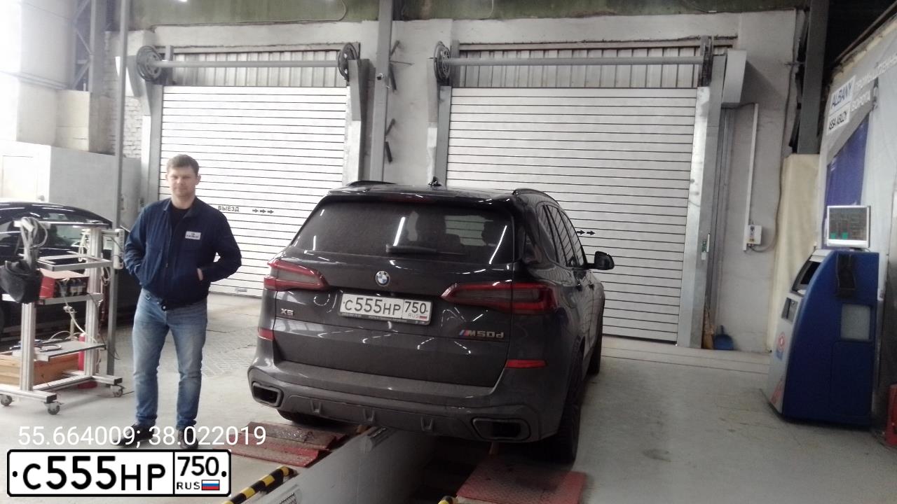 Фото автомобиля MERCEDES GLE-KLASSE, 2016 — госномер С555НР750. Цвет: синий