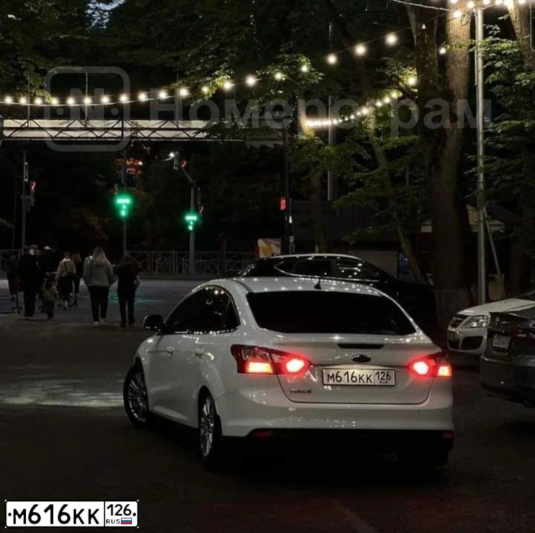 Фото автомобиля FORD FOCUS, 2014 — госномер М616КК126. Цвет: Белый