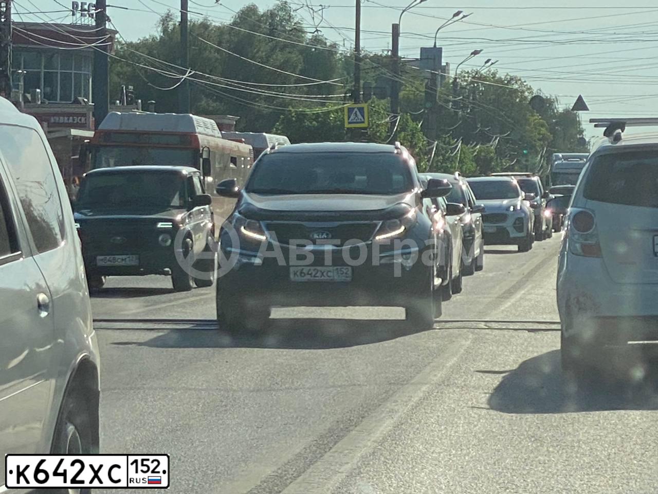 Фото автомобиля KIA SPORTAGE, 2012 — госномер К642ХС152. Цвет: СЕРЫЙ