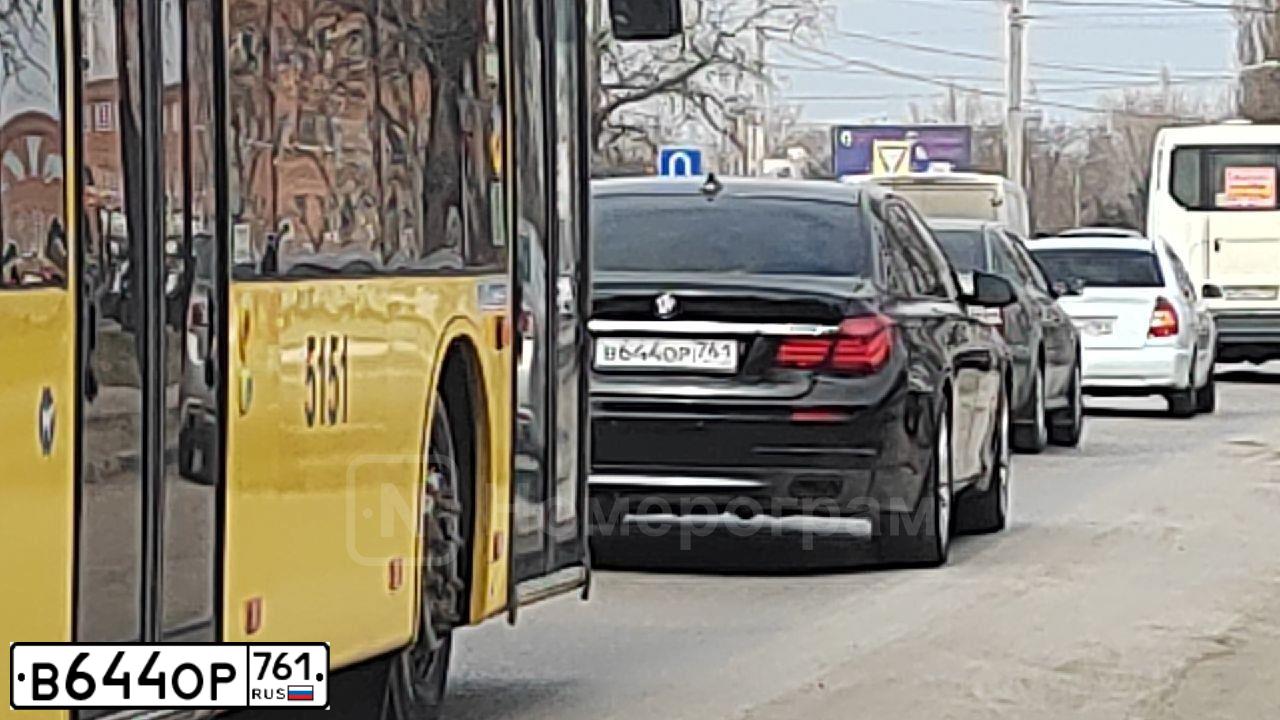 Фото автомобиля BMW SERIE 7, 2013 — госномер В644ОР761. Цвет: ЧЕРНЫЙ