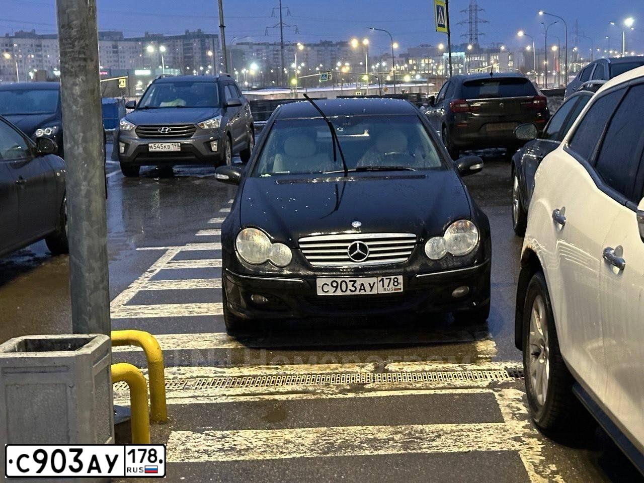 Фото автомобиля MERCEDES C-KLASSE, 2006 — госномер С903АУ178. Цвет: ЧЕРНЫЙ