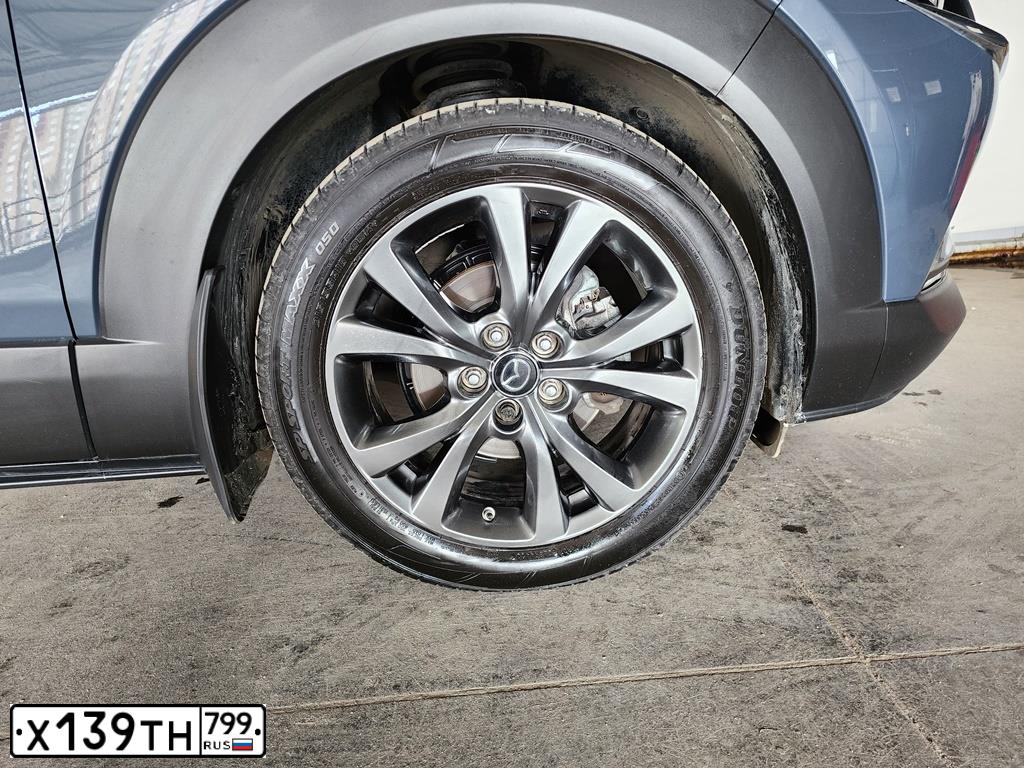 Фото автомобиля MAZDA CX-30, 2021 — госномер У773ЕМ977. Цвет: СЕРЫЙ