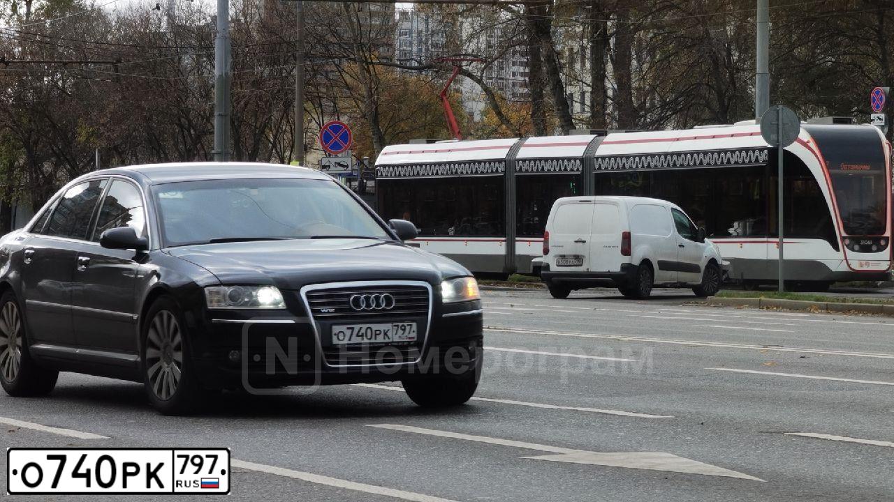 Фото автомобиля AUDI A8, 2007 — госномер М454УР177. Цвет: ТЕМНО-КОРИЧНЕВЫЙ