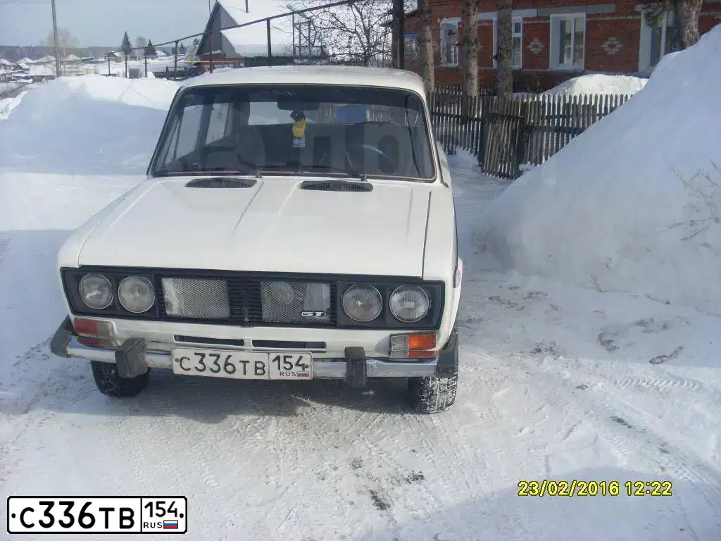 Фото автомобиля LADA 2106, 1999 — госномер Е228РО154. Цвет: ЯРКО БЕЛЫЙ
