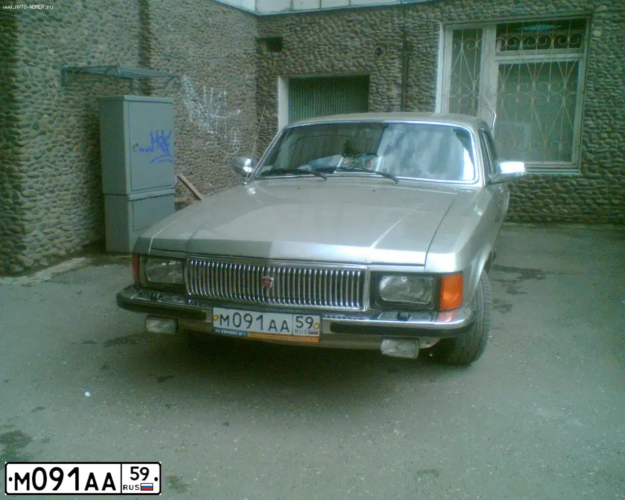 Фото автомобиля GAZ 3102 WOLGA, 2006 — госномер М091АА59. Цвет: ОМЕГА2