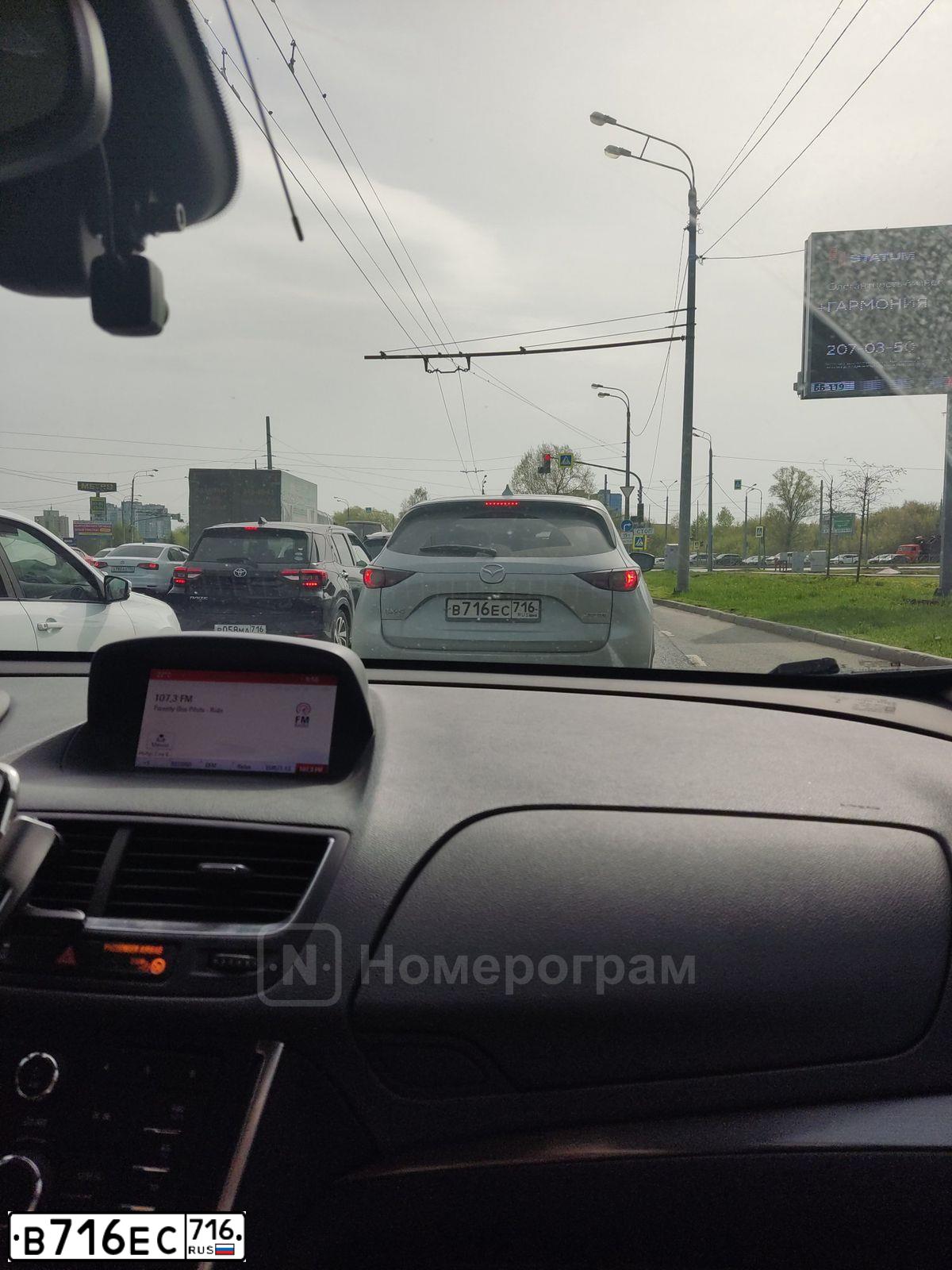 Фото автомобиля CHEVROLET AVEO, 2004 — госномер В716ЕС716. Цвет: Красный