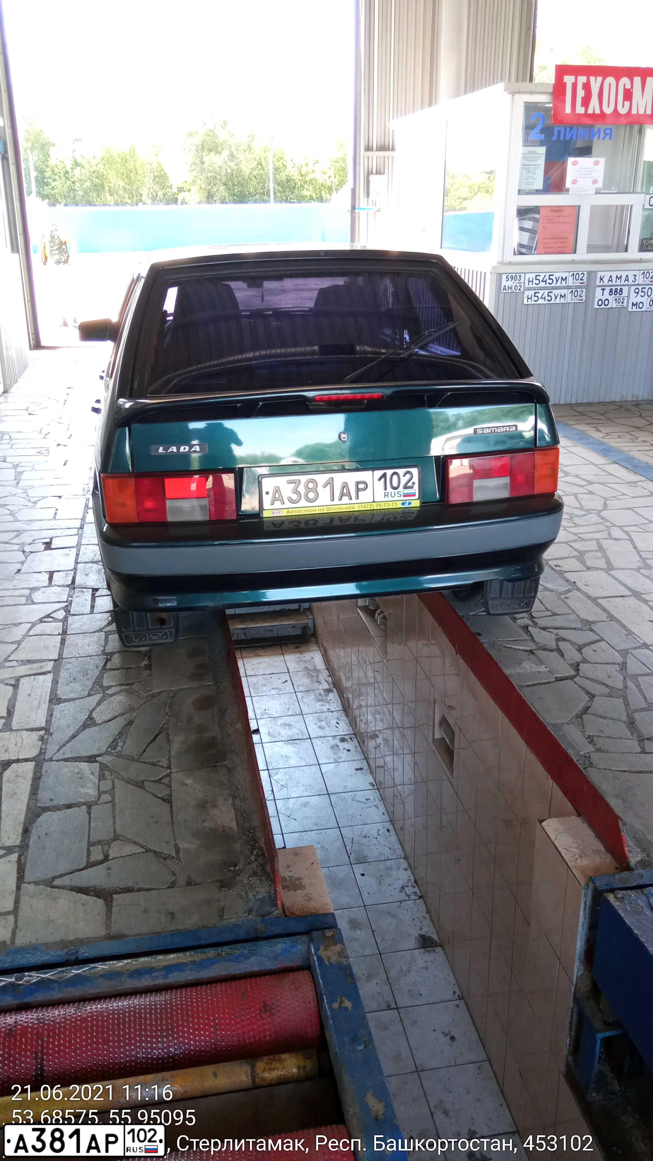 Фото автомобиля LADA 2114 SAMARA, 2007 — госномер А381АР102. Цвет: ТЕМНО-ЗЕЛЕНЫЙ