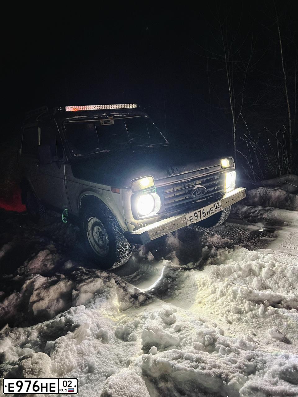 Фото автомобиля VAZ ВАЗ21213, 1997 — госномер Е976НЕ02. Цвет: БЕЛЫЙ