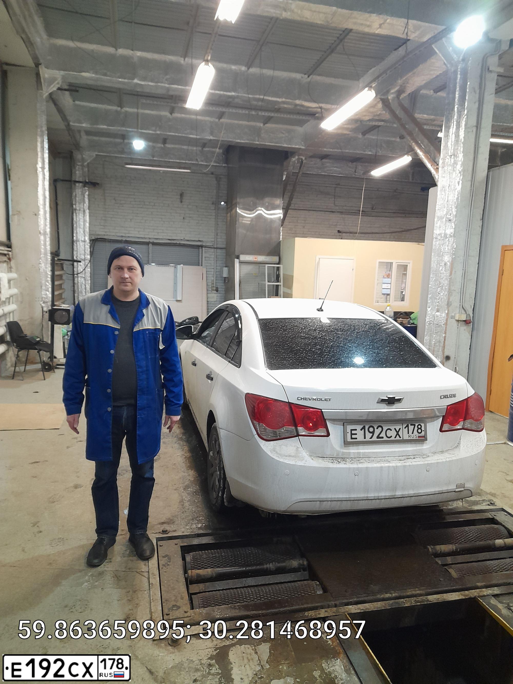 Фото автомобиля CHEVROLET CRUZE, 2011 — госномер О699УА29. Цвет: Белый