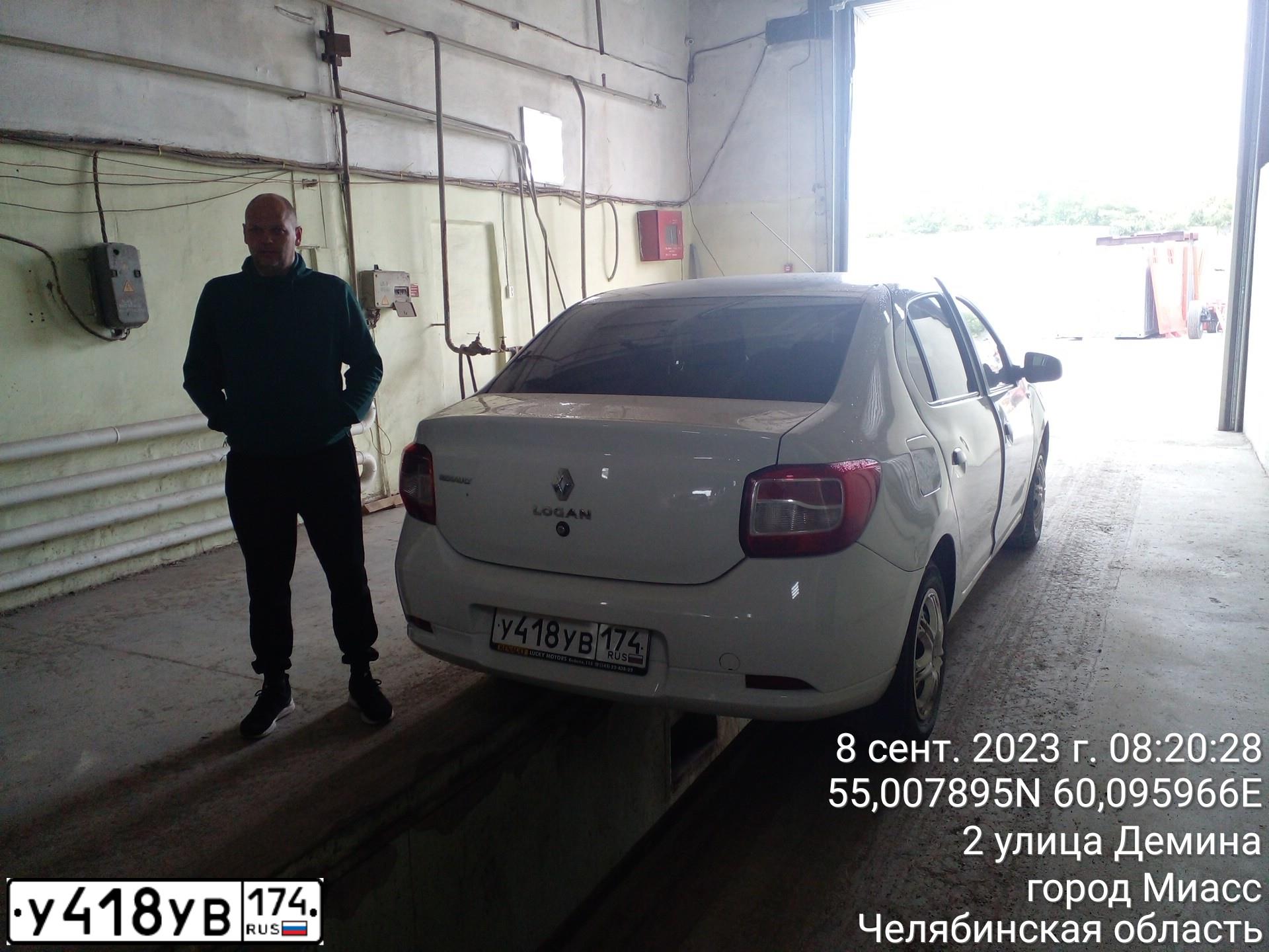 Фото автомобиля RENAULT LOGAN, 2017 — госномер У418УВ174. Цвет: БЕЛЫЙ
