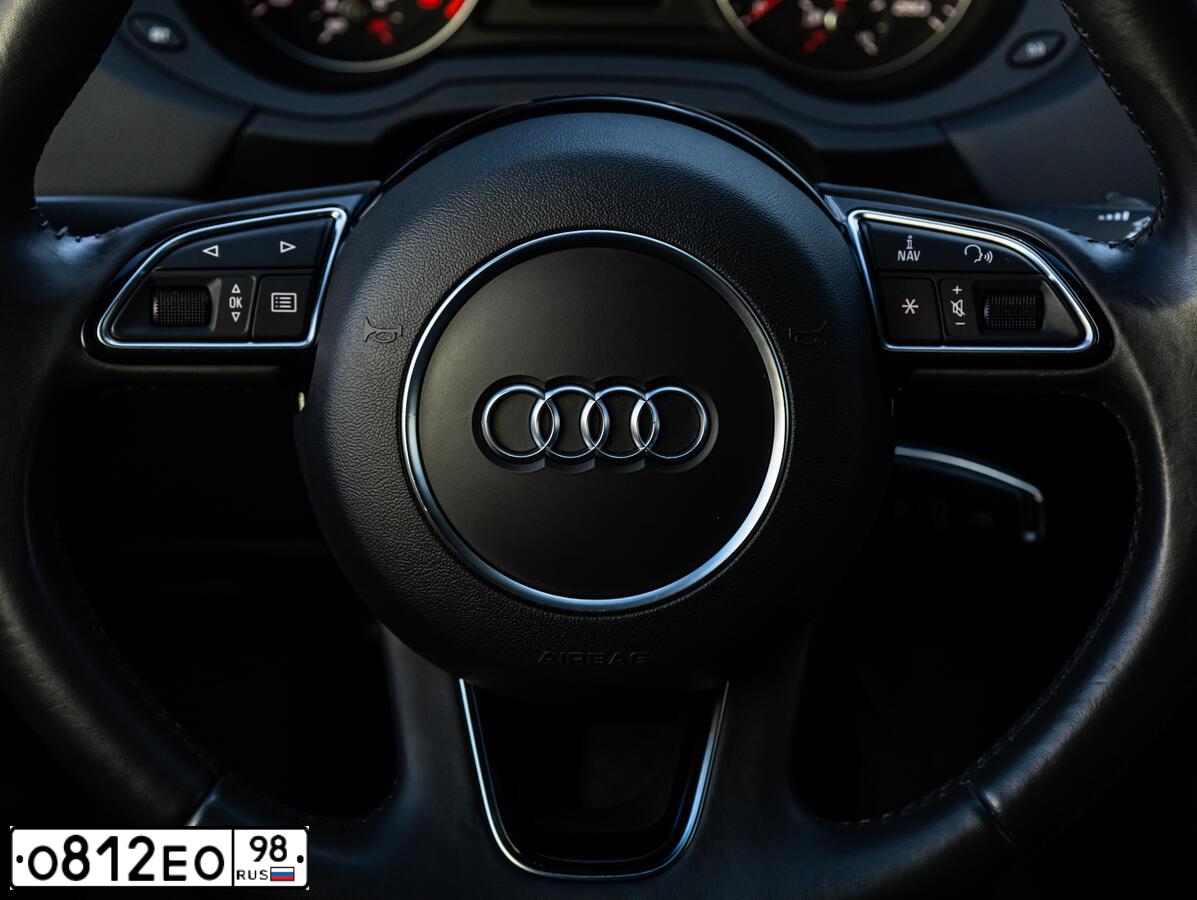 Фото автомобиля AUDI Q3, 2013 — госномер Е517УА89. Цвет: Оранжевый