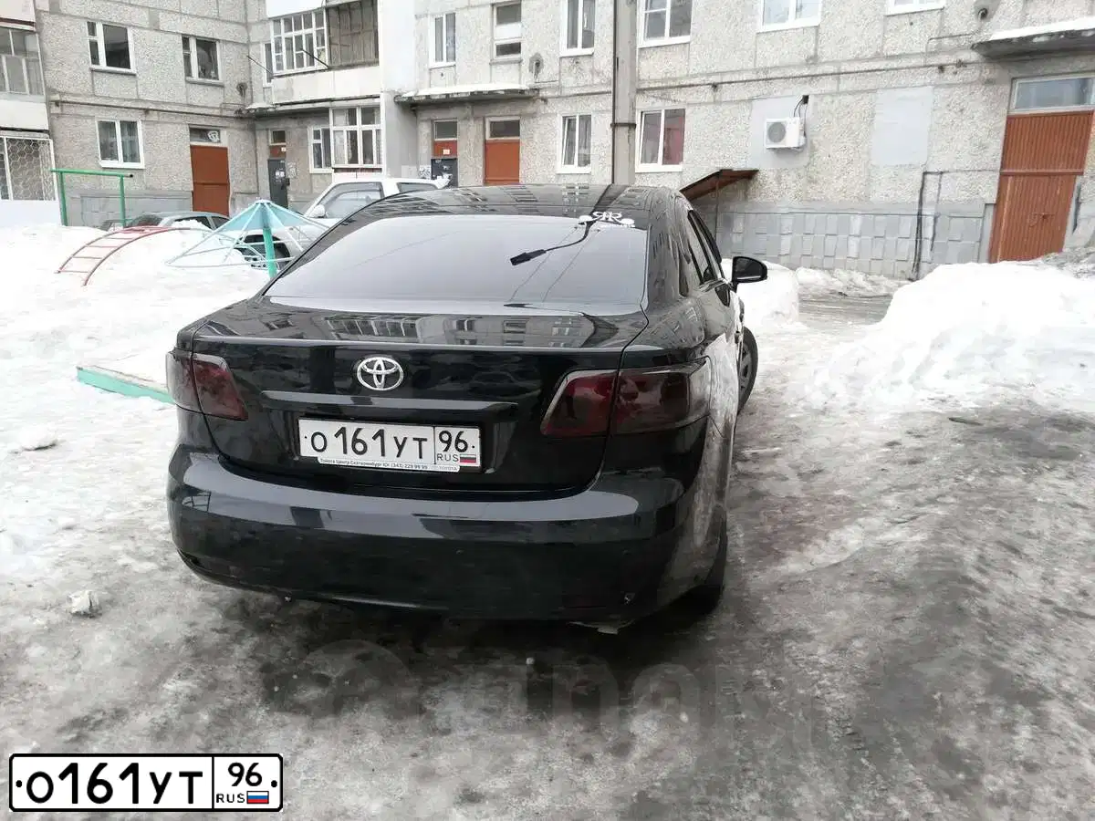 Фото автомобиля TOYOTA AVENSIS, 2009 — госномер О161УТ96. Цвет: ЧЕРНЫЙ