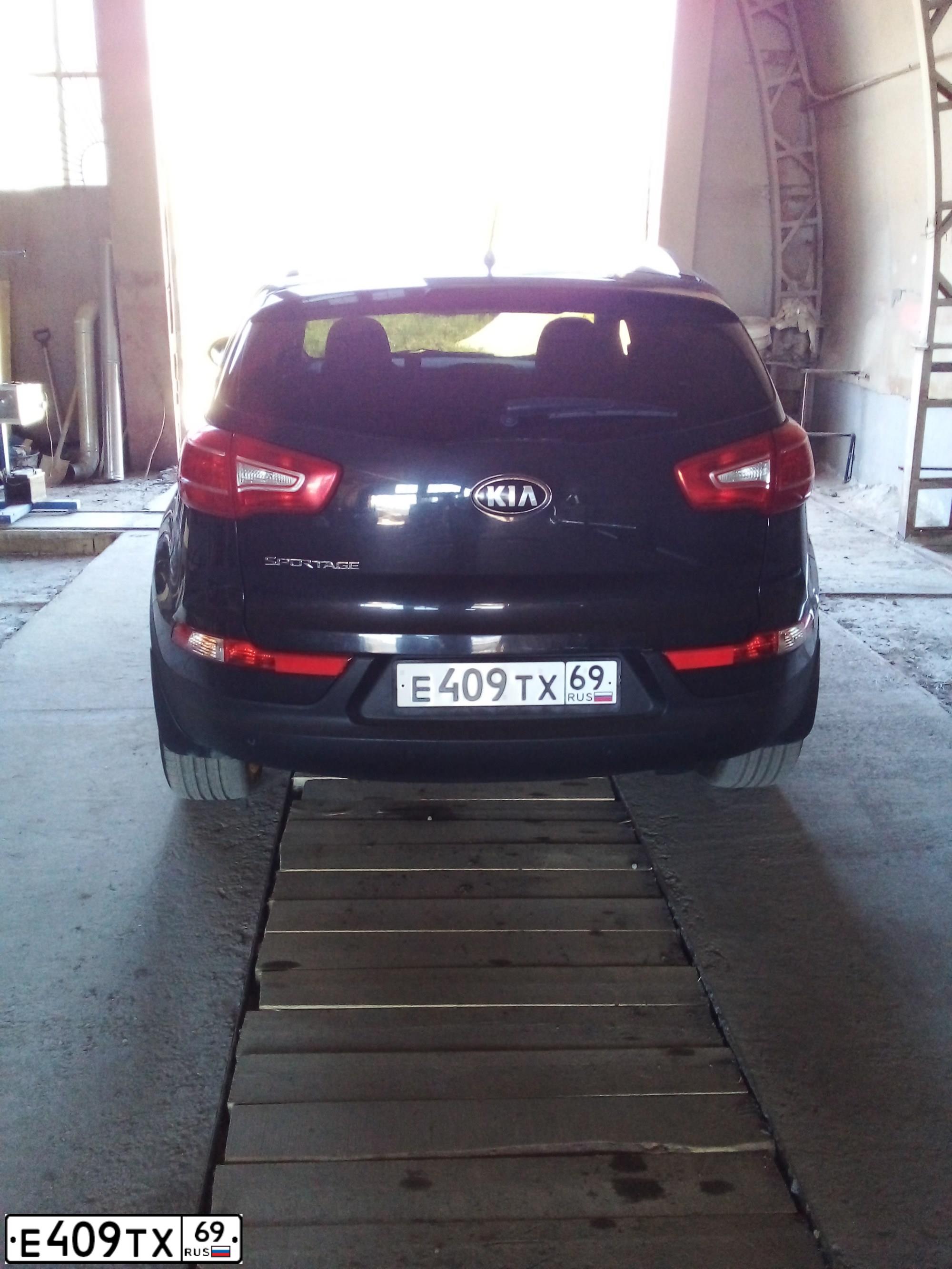 Фото автомобиля KIA SPORTAGE, 2013 — госномер Е409ТХ69. Цвет: ЧЕРНЫЙ ПЕРЛАМУТР