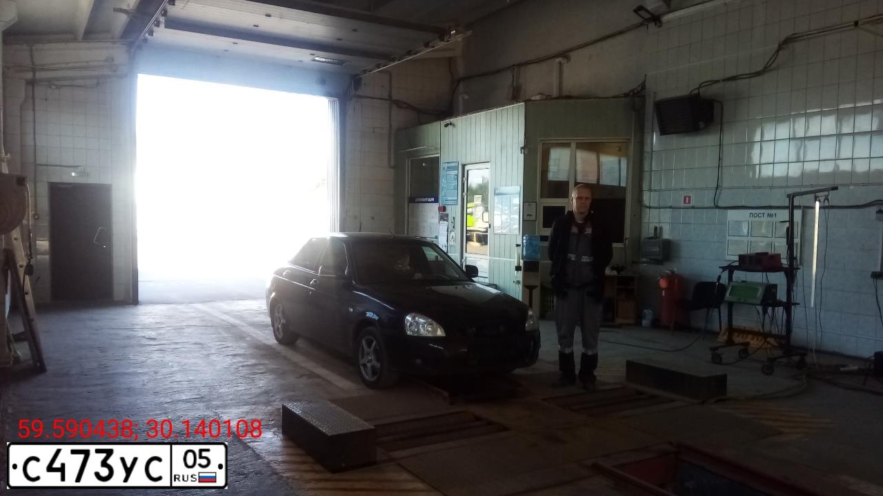 Фото автомобиля LADA PRIORA, 2011 — госномер Е463ЕХ147. Цвет: СИНЕ-ЧЕРНЫЙ