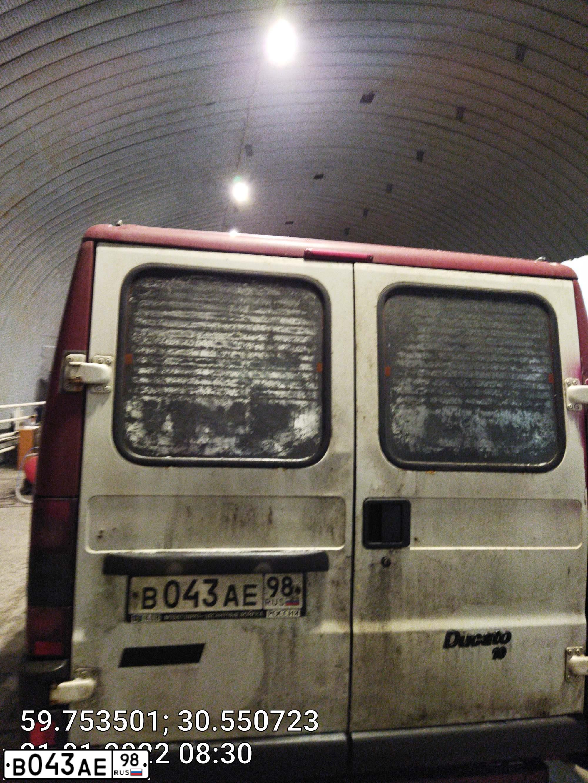 Фото автомобиля FIAT DUCATO, 1998 — госномер В043АЕ98. Цвет: Красный