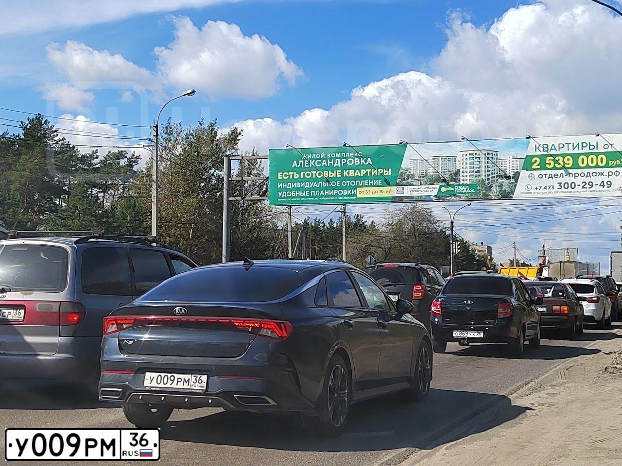 Фото автомобиля LADA 2110, 2004 — госномер У009РМ36. Цвет: Серебристый