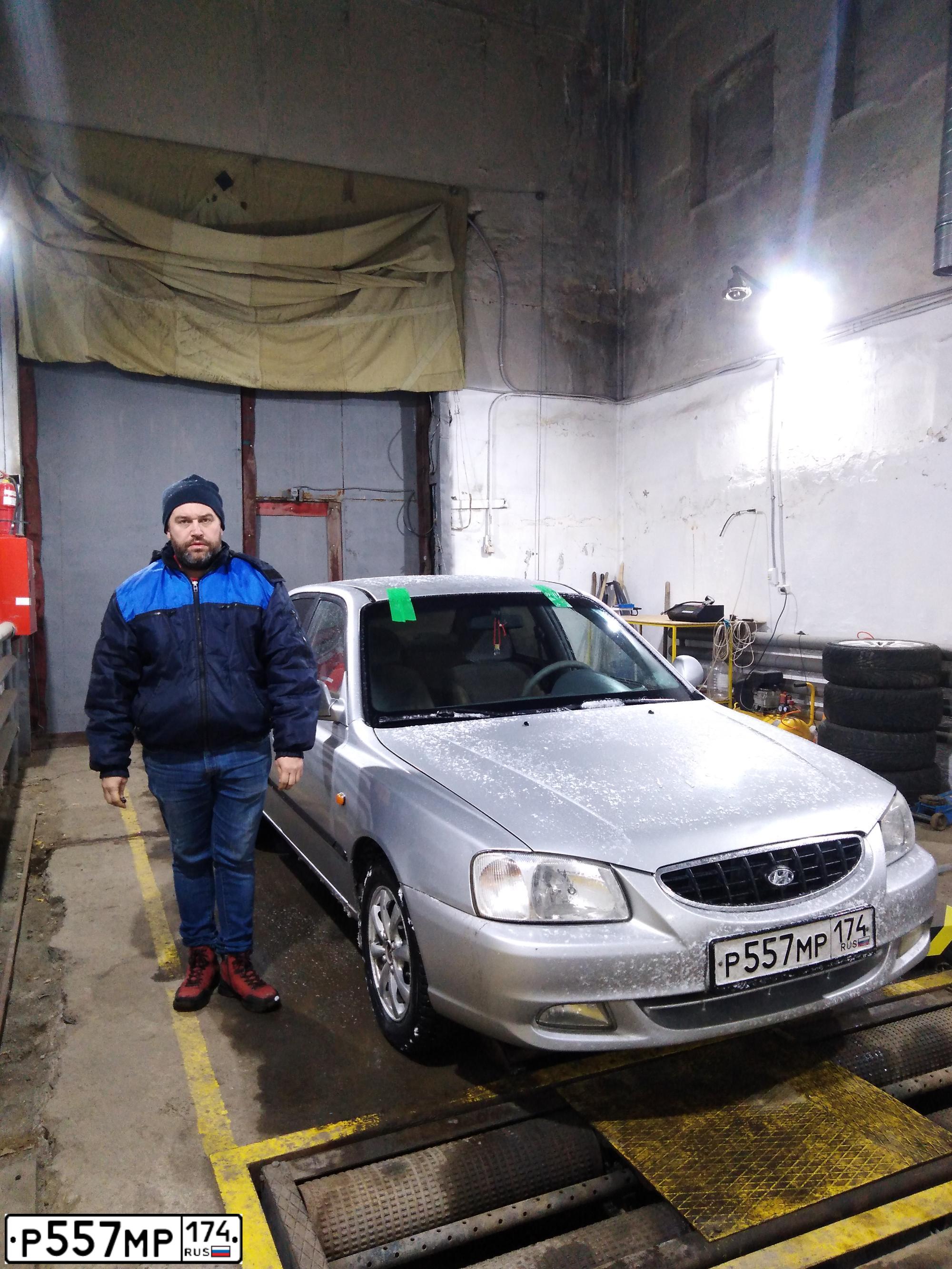 Фото автомобиля TAGAZ ACCENT, 2005 — госномер Р557МР174. Цвет: Серебристый