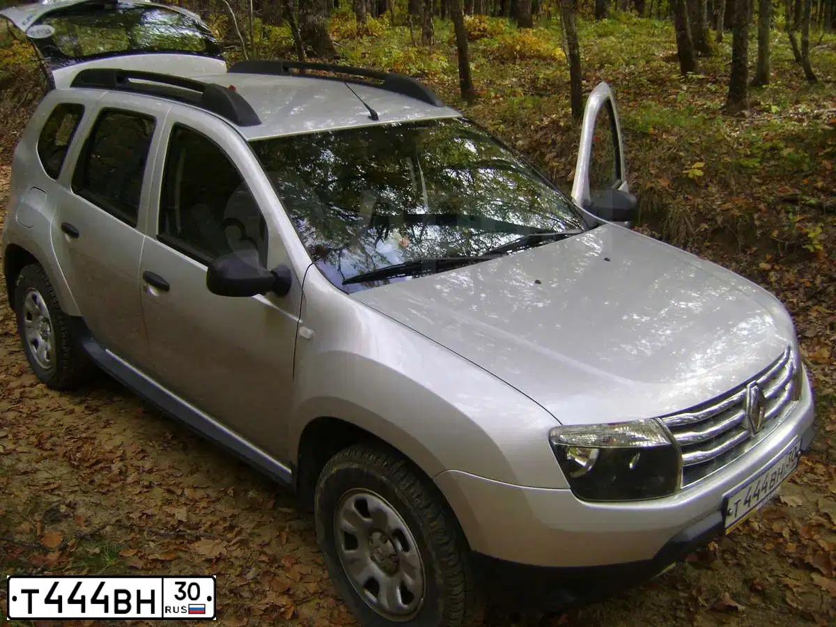 Фото автомобиля TOYOTA COROLLA, 2012 — госномер Т444ВН30. Цвет: Белый