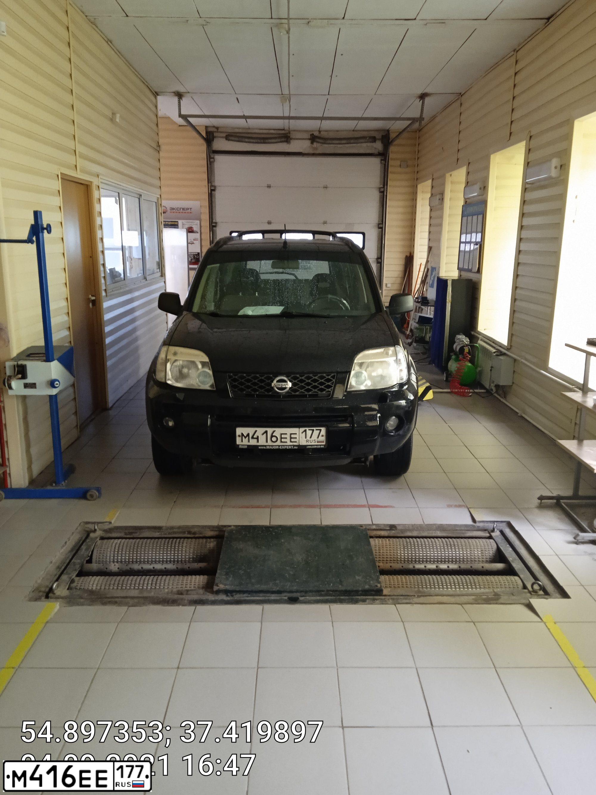 Фото автомобиля NISSAN X-TRAIL, 2005 — госномер М416ЕЕ177. Цвет: ЧЕРНЫЙ