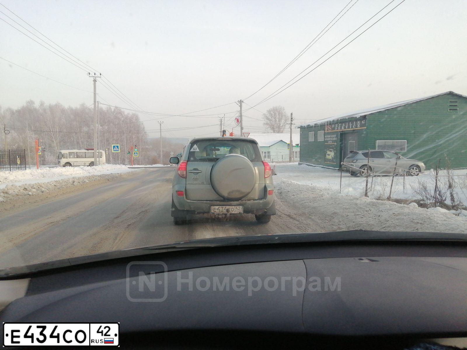 Фото автомобиля TOYOTA RAV4, 2007 — госномер Е434СО42. Цвет: СВЕТЛО-ЗЕЛЕНЫ