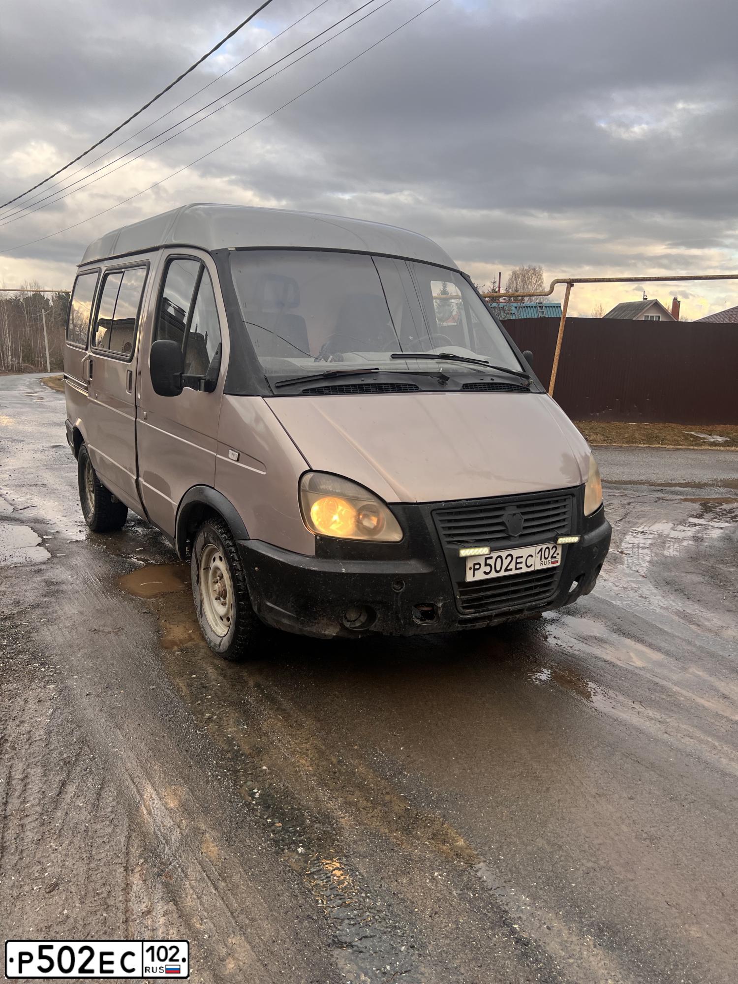 Фото автомобиля GAZ 2752 SOBOL, 2004 — госномер Р502ЕС102. Цвет: СИЛЬВЕР