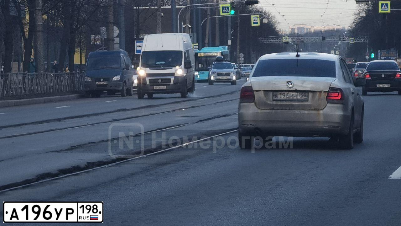 Фото автомобиля CADILLAC ESCALADE, 2018 — госномер А196УР198. Цвет: ЧЕРНЫЙ