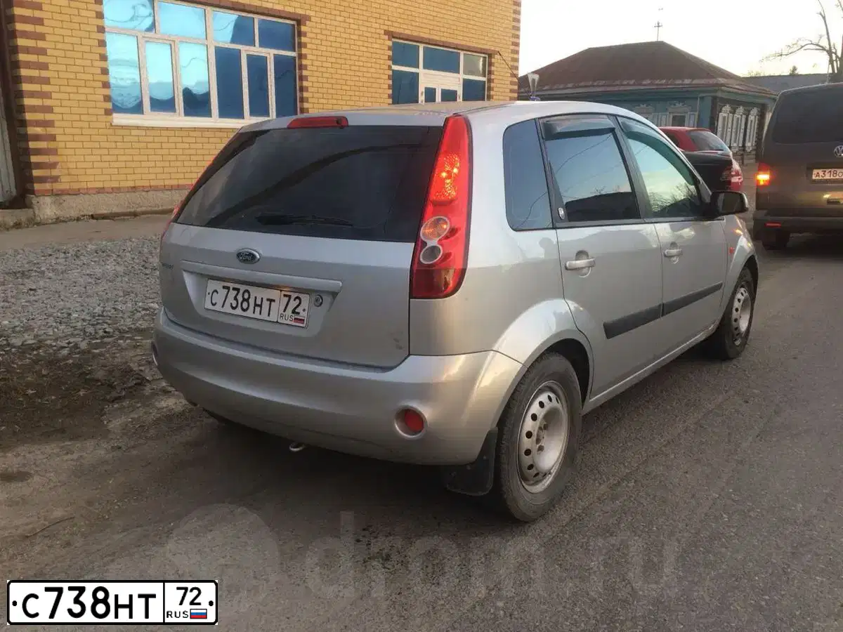 Фото автомобиля FORD FIESTA  ASPIRE, 2006 — госномер С738НТ72. Цвет: СЕРЕБРИСТЫЙ