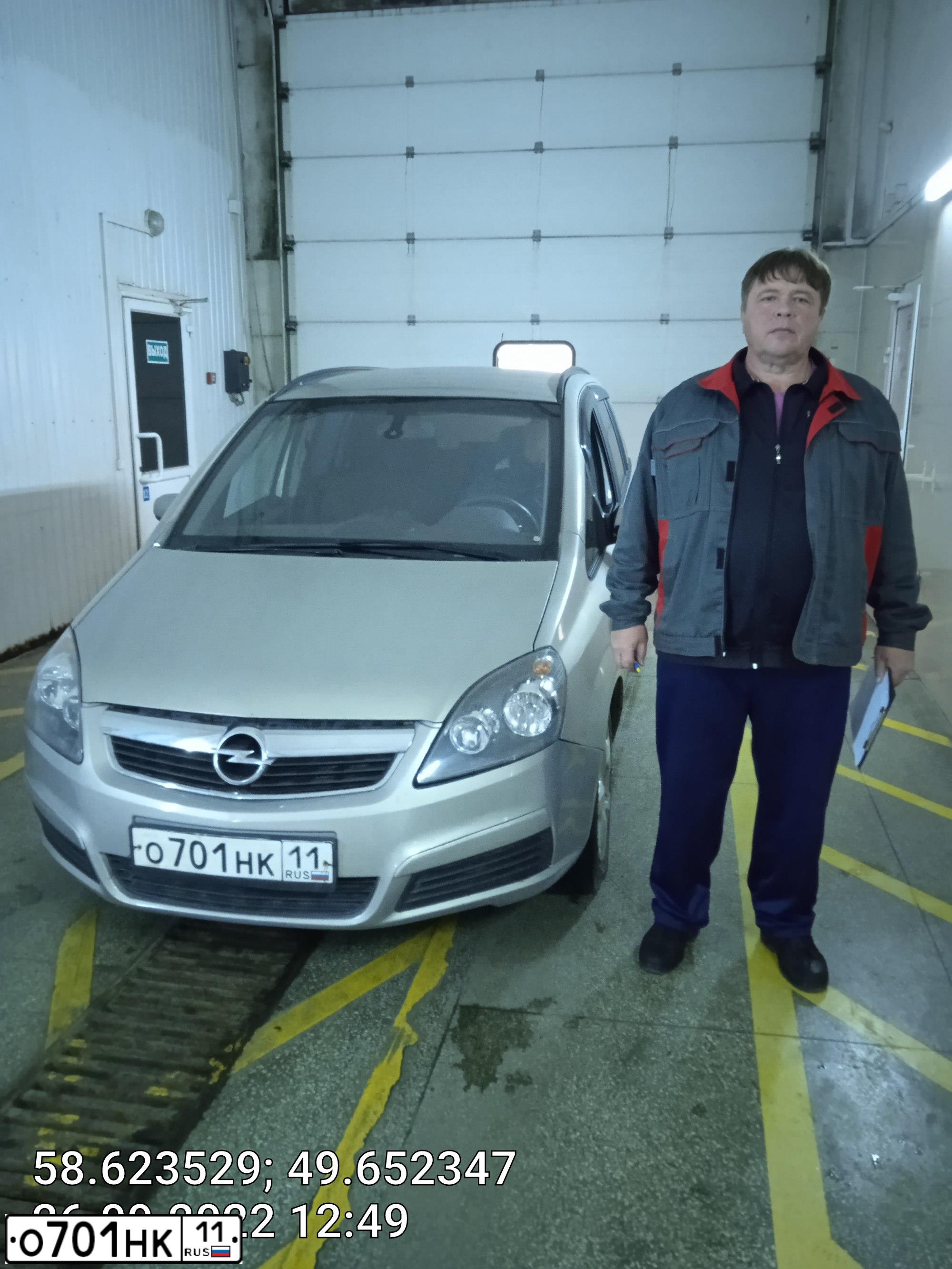 Фото автомобиля OPEL ZAFIRA, 2007 — госномер Е829СУ797. Цвет: БЕЖЕВО-СЕРЫЙ
