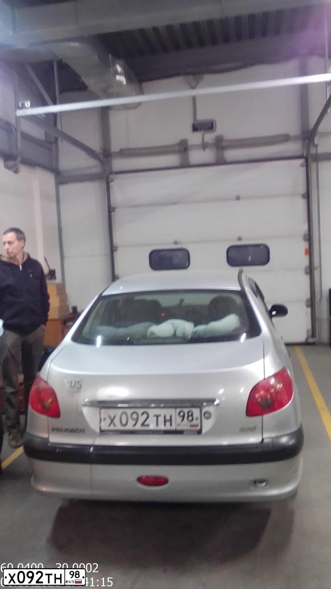 Фото автомобиля PEUGEOT 206, 2006 — госномер Х092ТН98. Цвет: серебристый