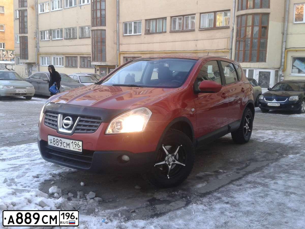 Фото автомобиля NISSAN QASHQAI, 2007 — госномер М271НС196. Цвет: ТЕМНО-КРАСНЫЙ