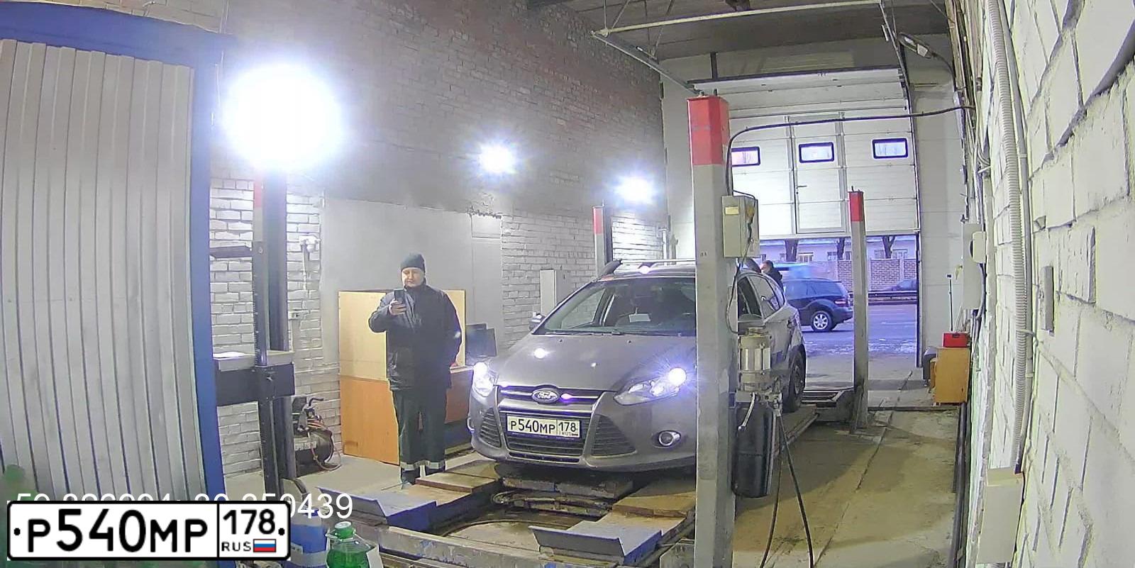 Фото автомобиля FORD FOCUS, 2013 — госномер Е672КС147. Цвет: СЕРО-КОРИЧНЕВЫЙ