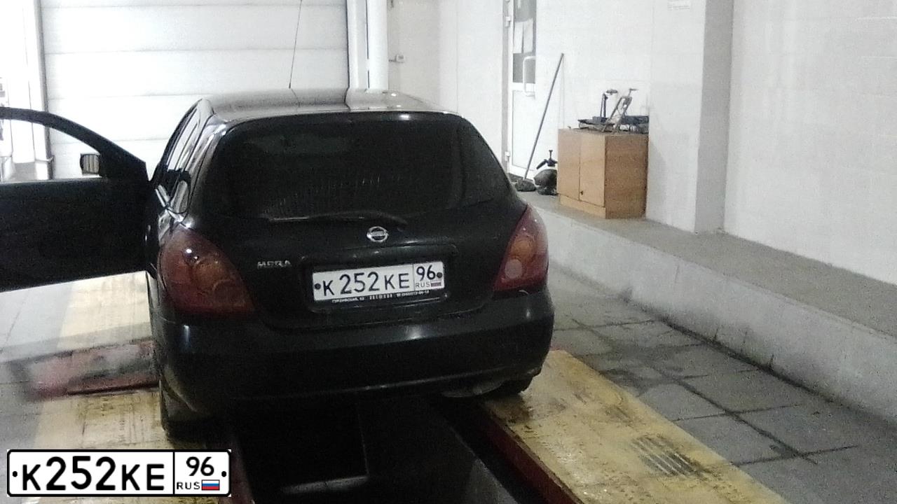 Фото автомобиля NISSAN ALMERA, 2004 — госномер К252КЕ96. Цвет: ЧЕРНЫЙ