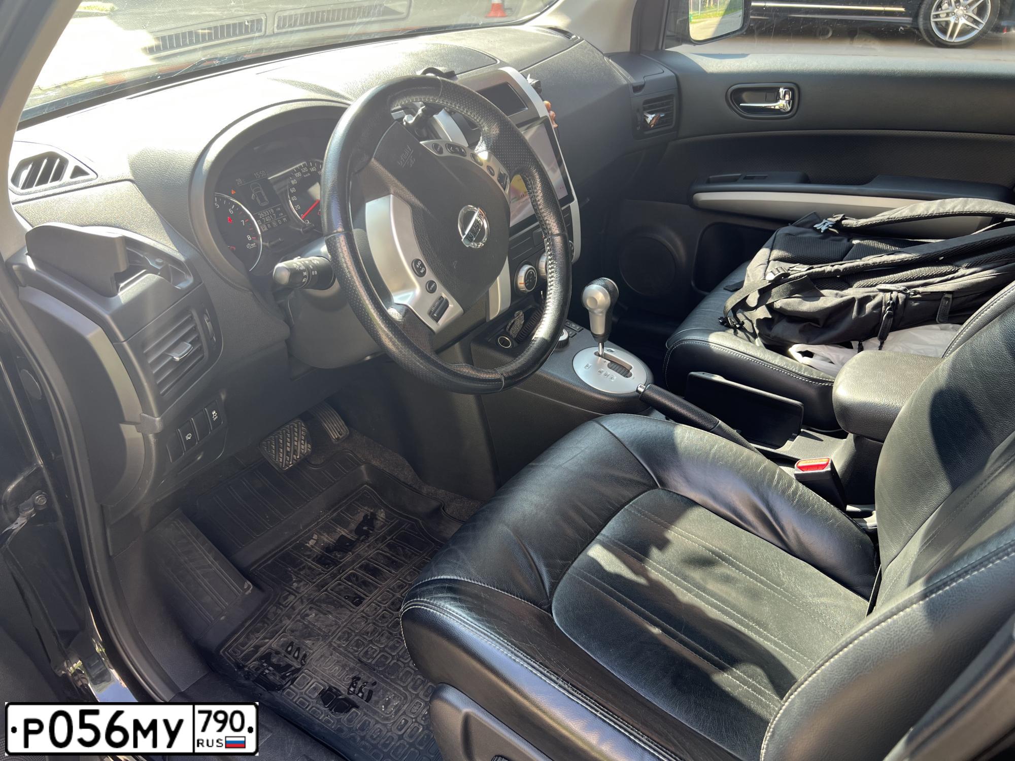 Фото автомобиля NISSAN X-TRAIL, 2012 — госномер Р056МУ790. Цвет: ЧЕРНЫЙ