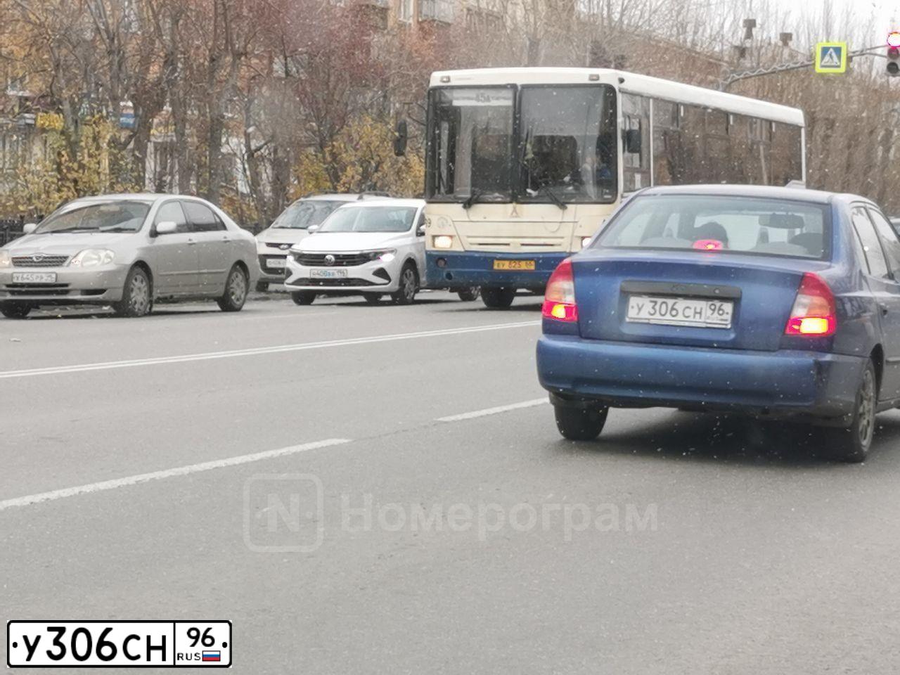 Фото автомобиля LADA 1119 KALINA, 2009 — госномер У306РН96. Цвет: ТЕМНО-СЕРЫЙ