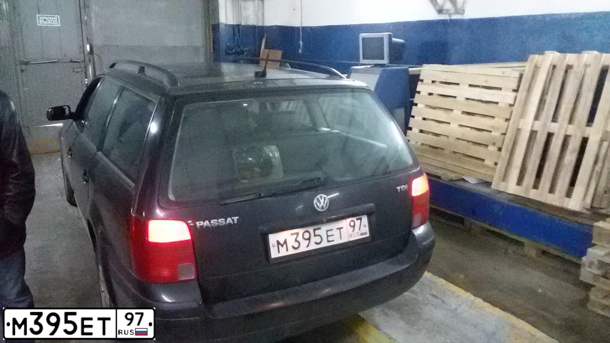 Фото автомобиля VOLKSWAGEN PASSAT, 1998 — госномер М395ЕТ97. Цвет: ЧЕРНЫЙ