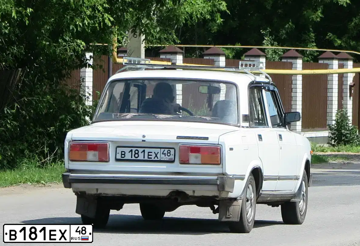 Фото автомобиля VAZ ВАЗ 21053, 2000 — госномер В181ЕХ48. Цвет: ЯРКО-БЕЛЫЙ